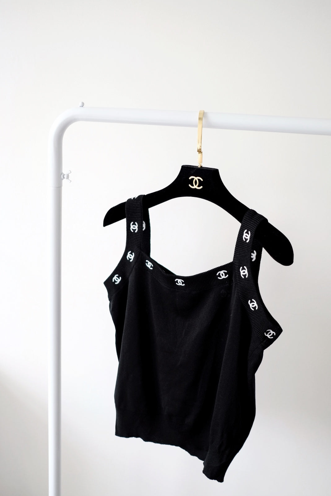 Chanel   clothing