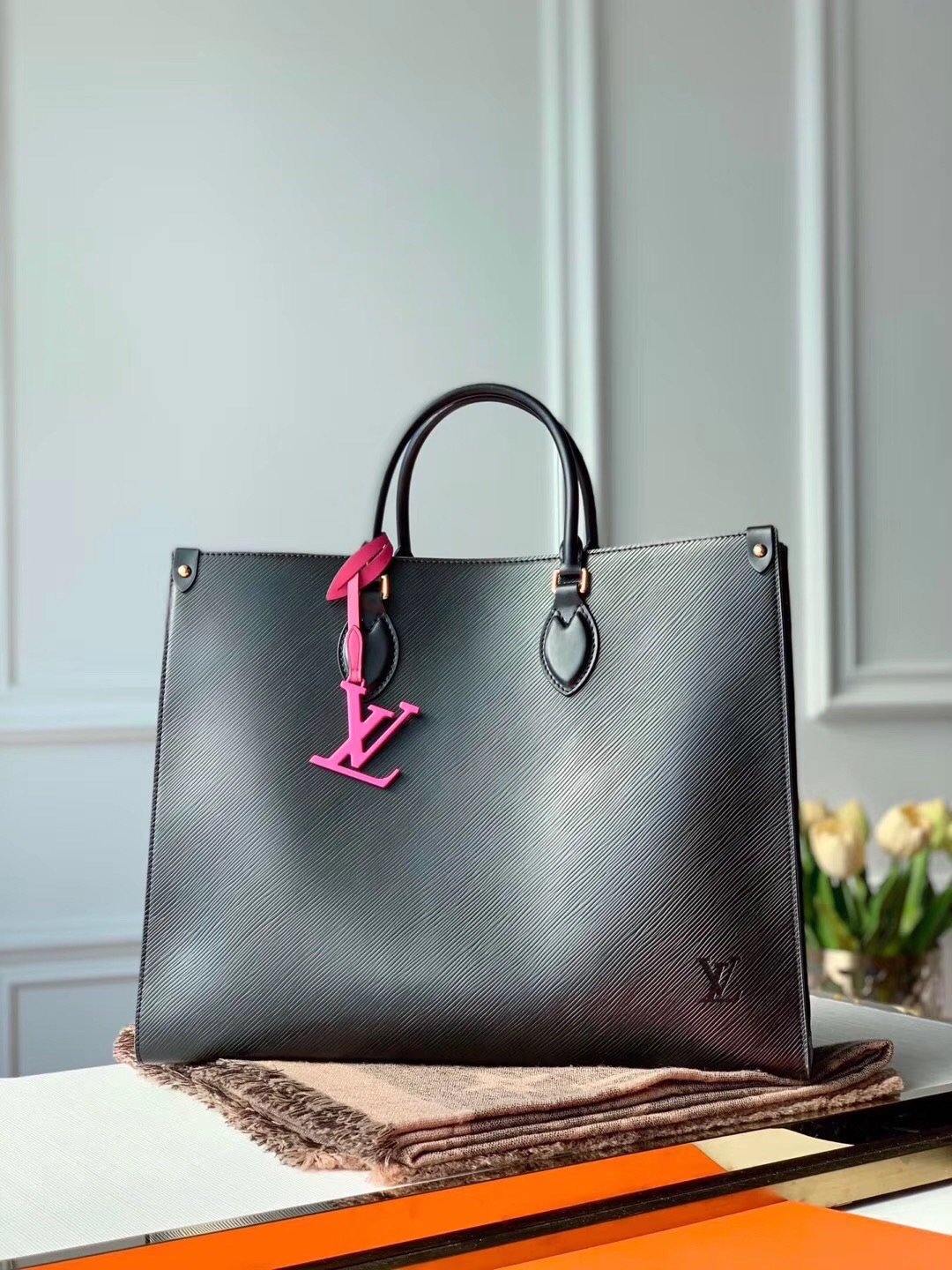 Louis Vuitton  MM Bag