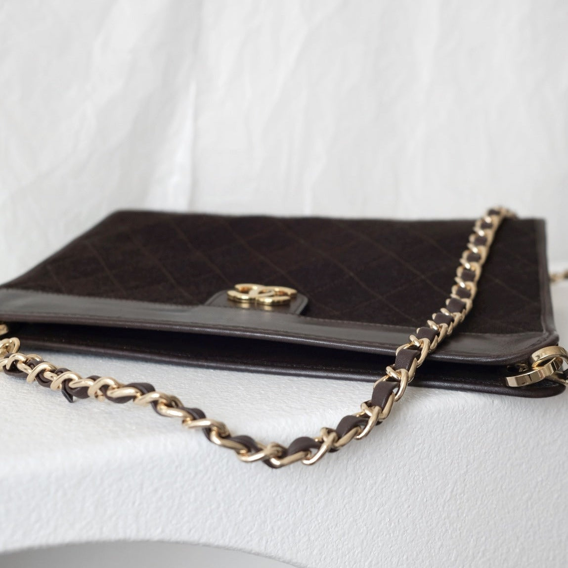Chanel   brown pouch + chain