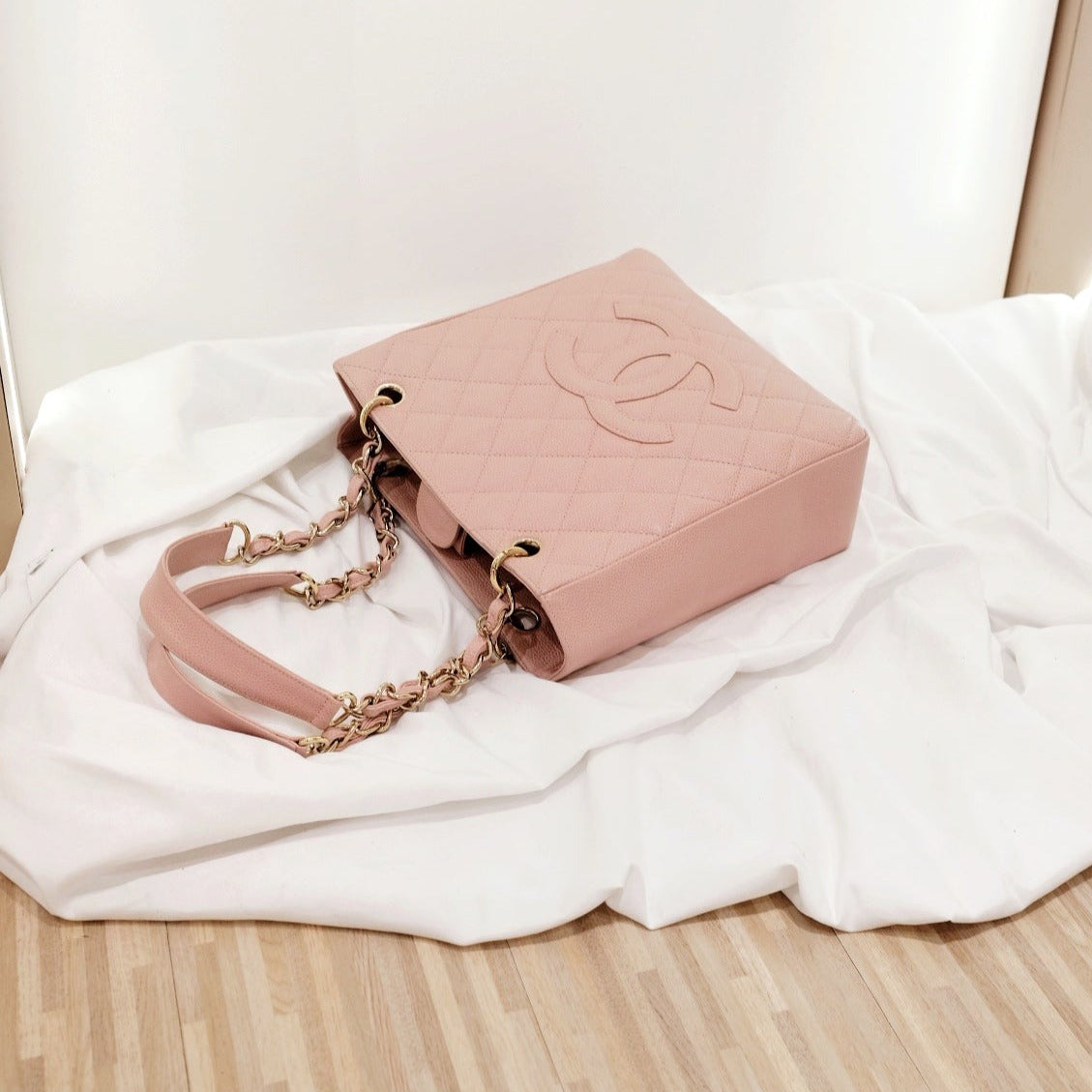 Chanel   petite shopping leather tote
