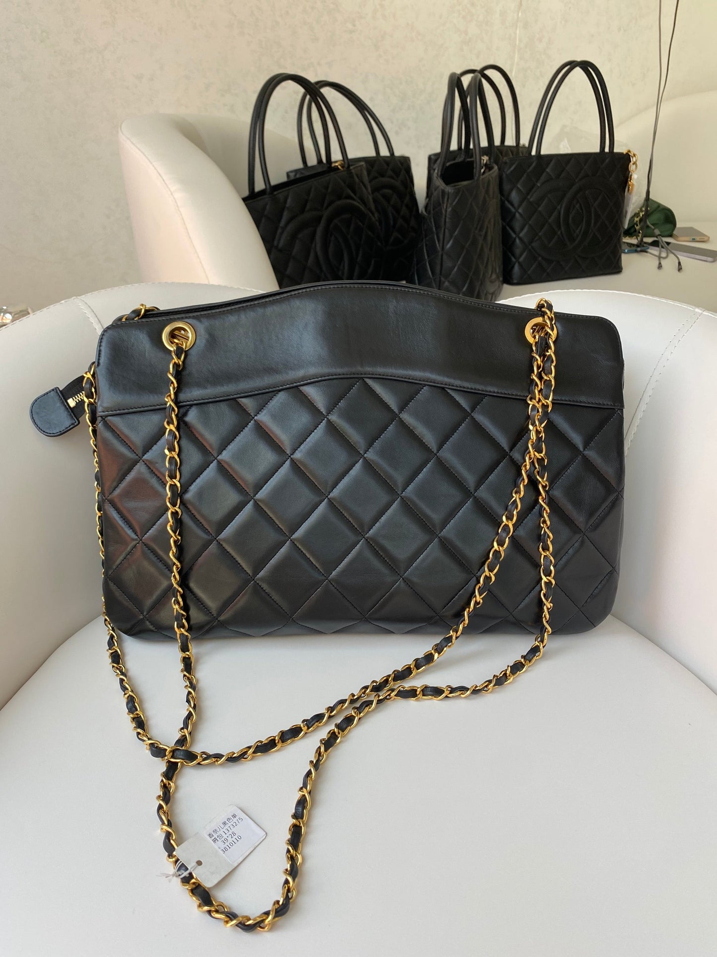 Chanel Matelasse 's Black Leather Shoulder Bag