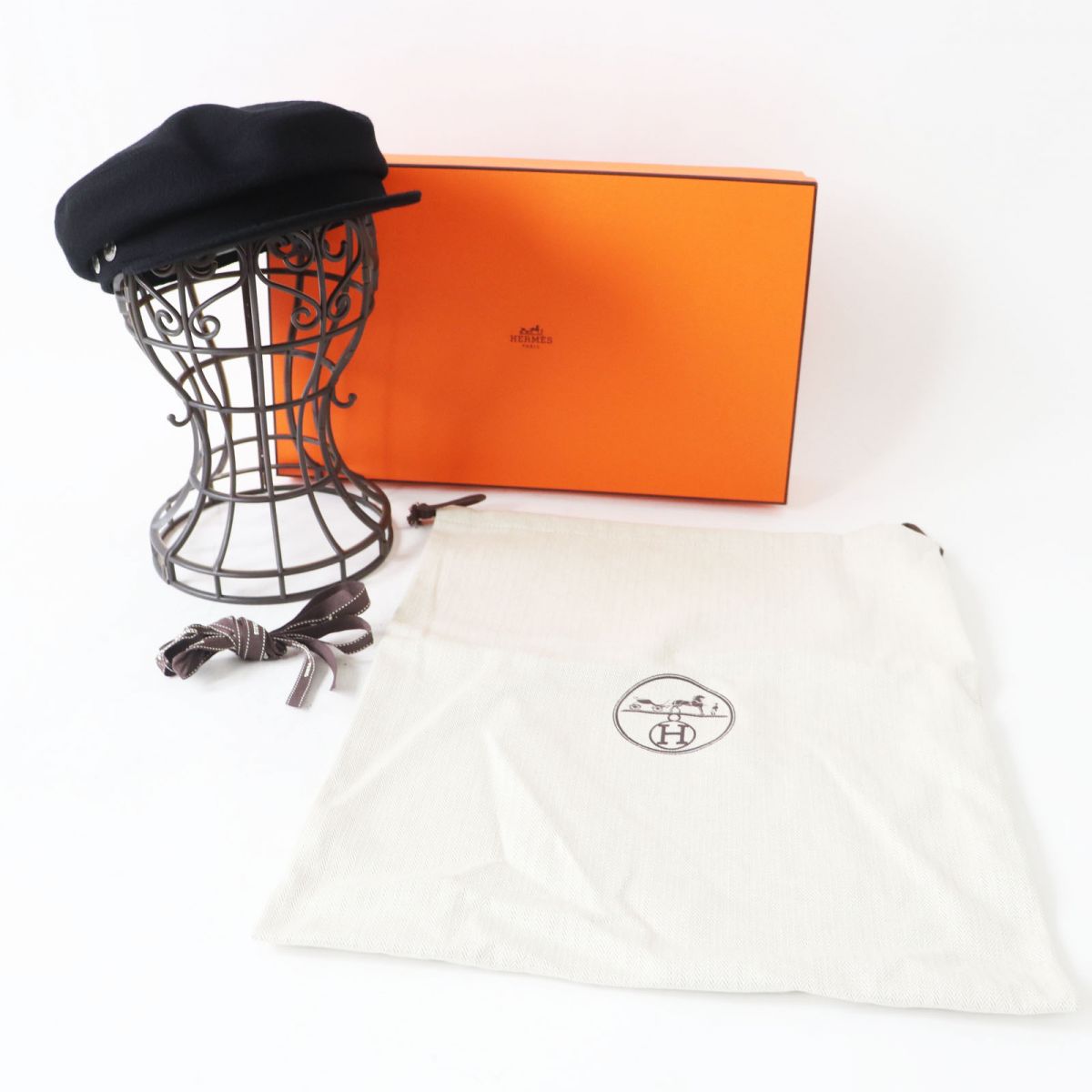 Casquette Outer: Cashmere, Lining: Rayon, Lining: Silk, Black Silver Travel Bag