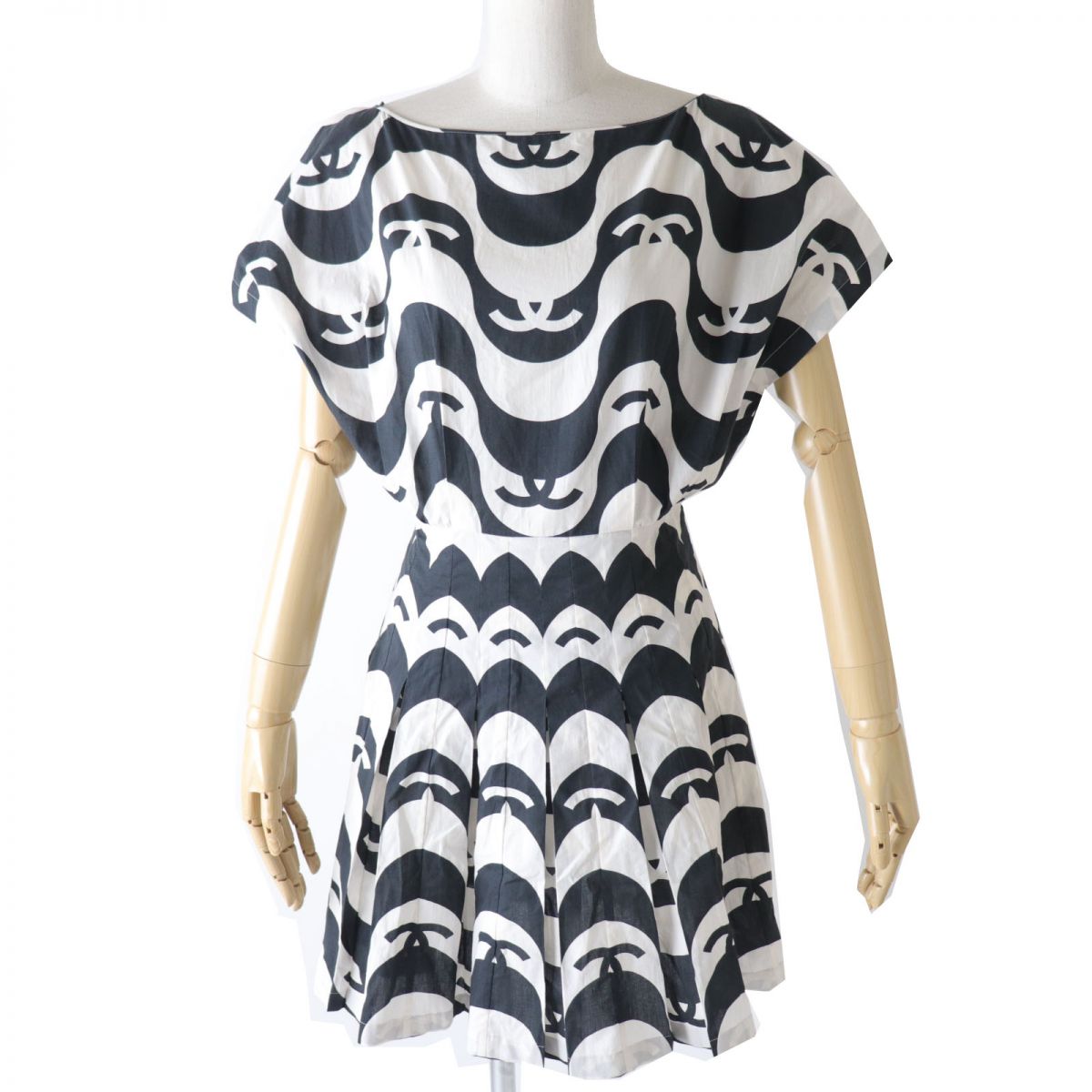 Chanel one piece Black White Handbag