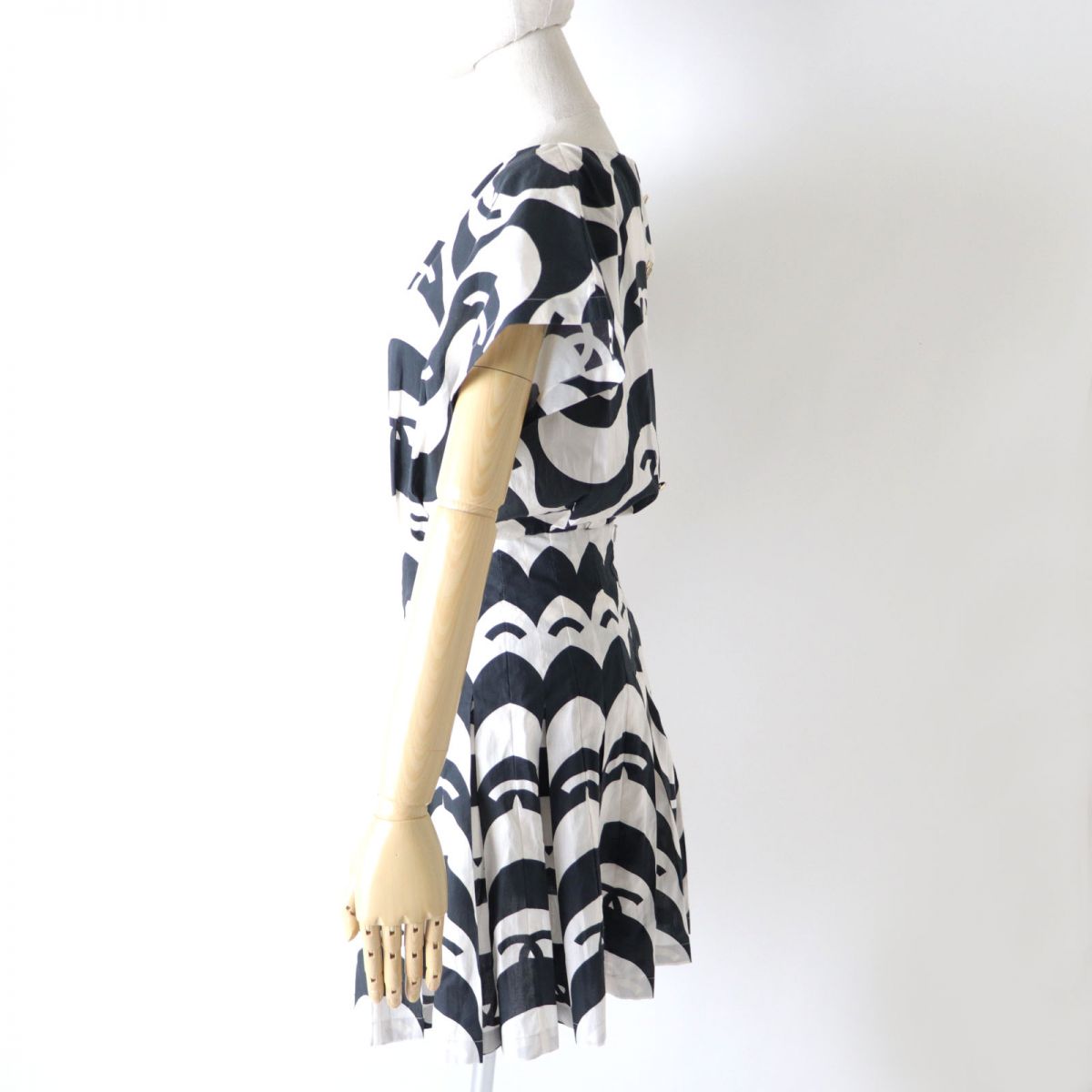 Chanel one piece Black White Handbag