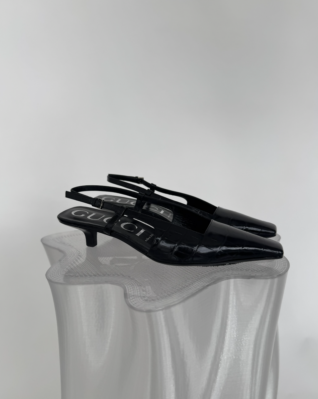 Gucci Sling-back crocodile print pumps – FULL SET