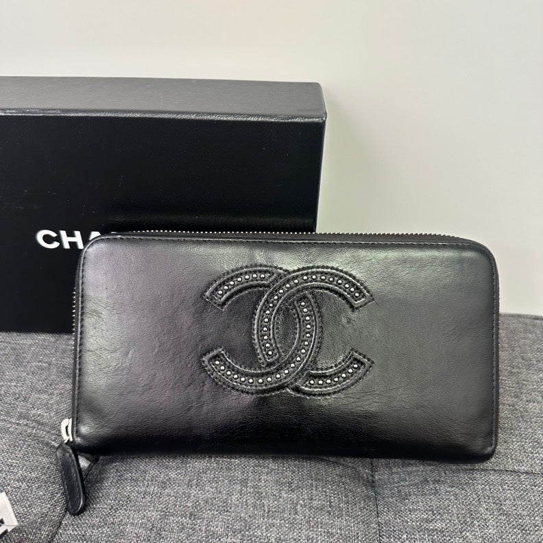Chanel Black Leather Zippy Long Wallet