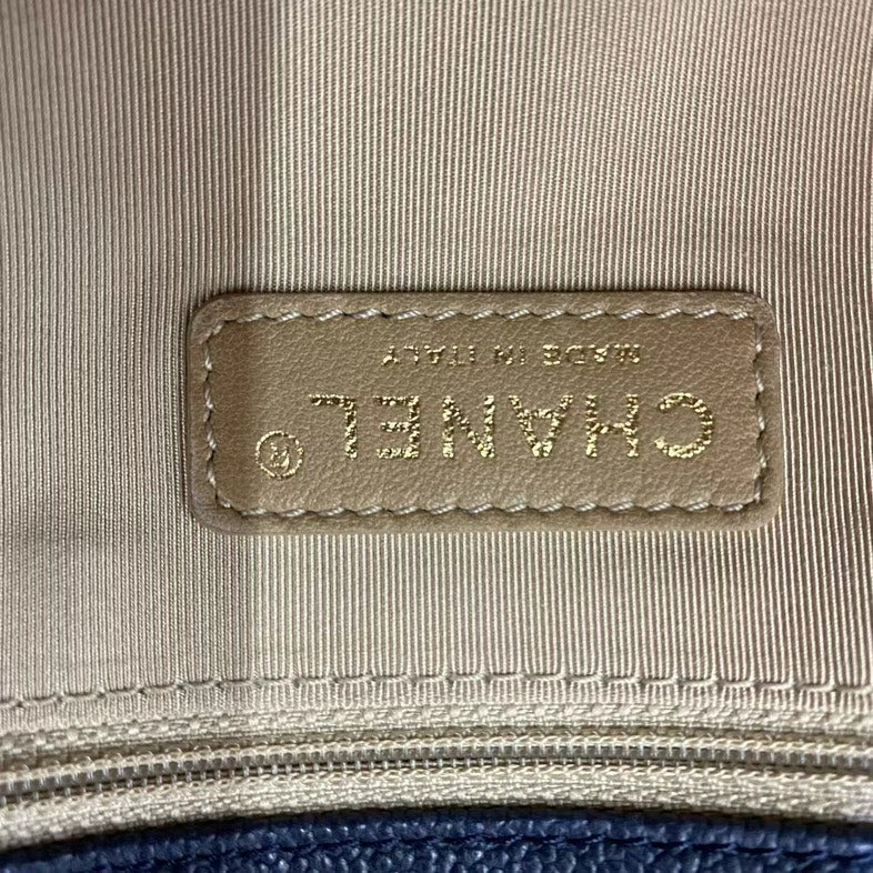 Chanel Black Quilted Leather Flap Bag Medium Chain Strap Gold-Tone Hardware