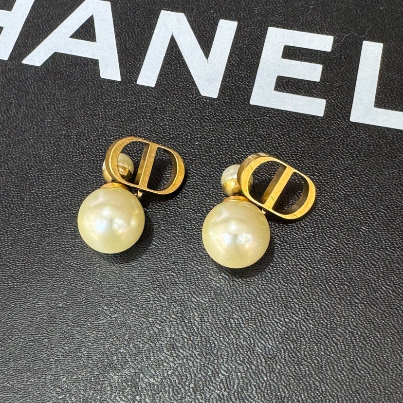 Dior Jewelry Pearl Earrings Gold Logo