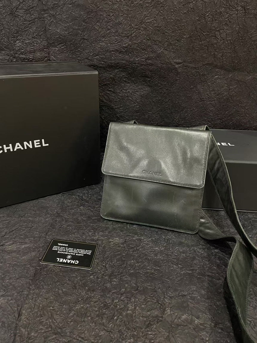 Chanel   Crossbody Bag Black Leather