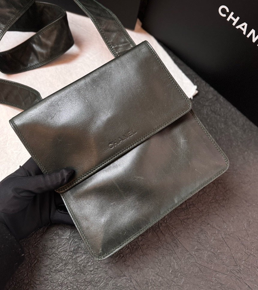 Chanel   Crossbody Bag Black Leather