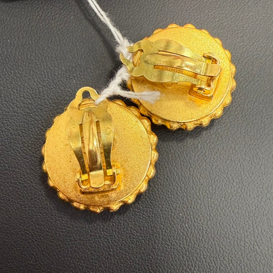   Chanel Coco Clip-on Earrings A FM