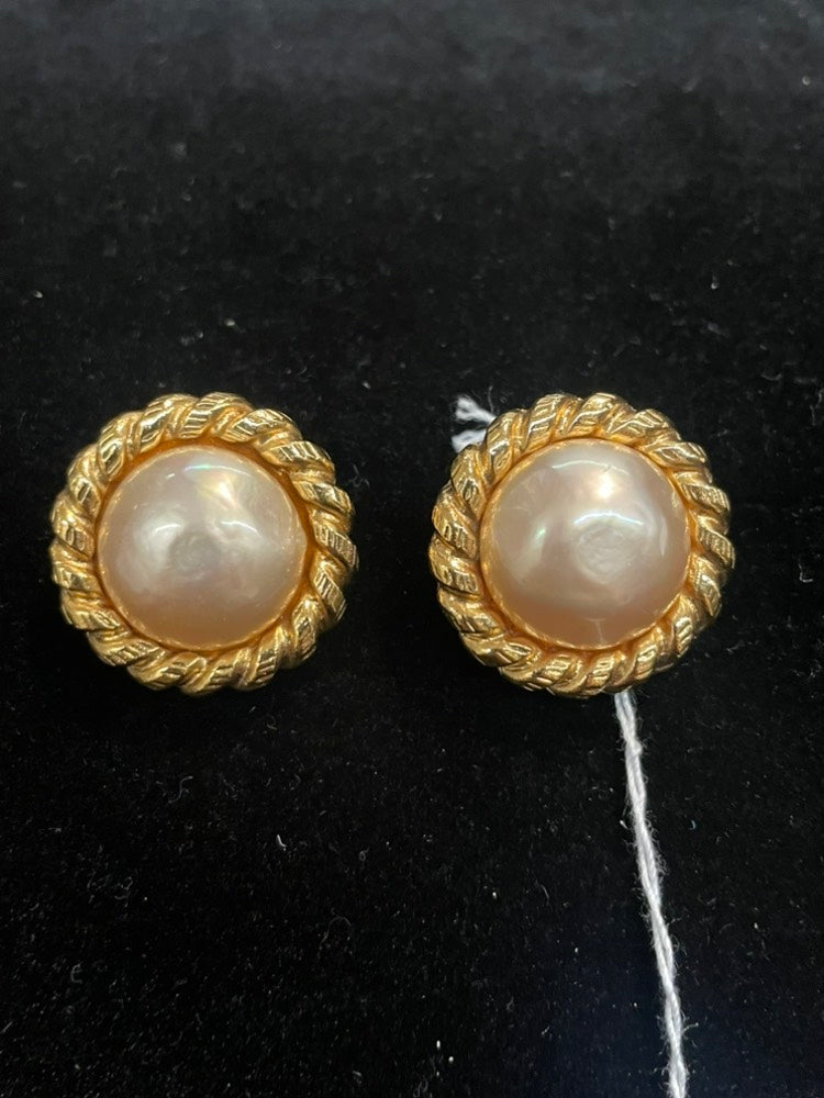 Chanel   Clip-On Earrings Gold Pearl Style