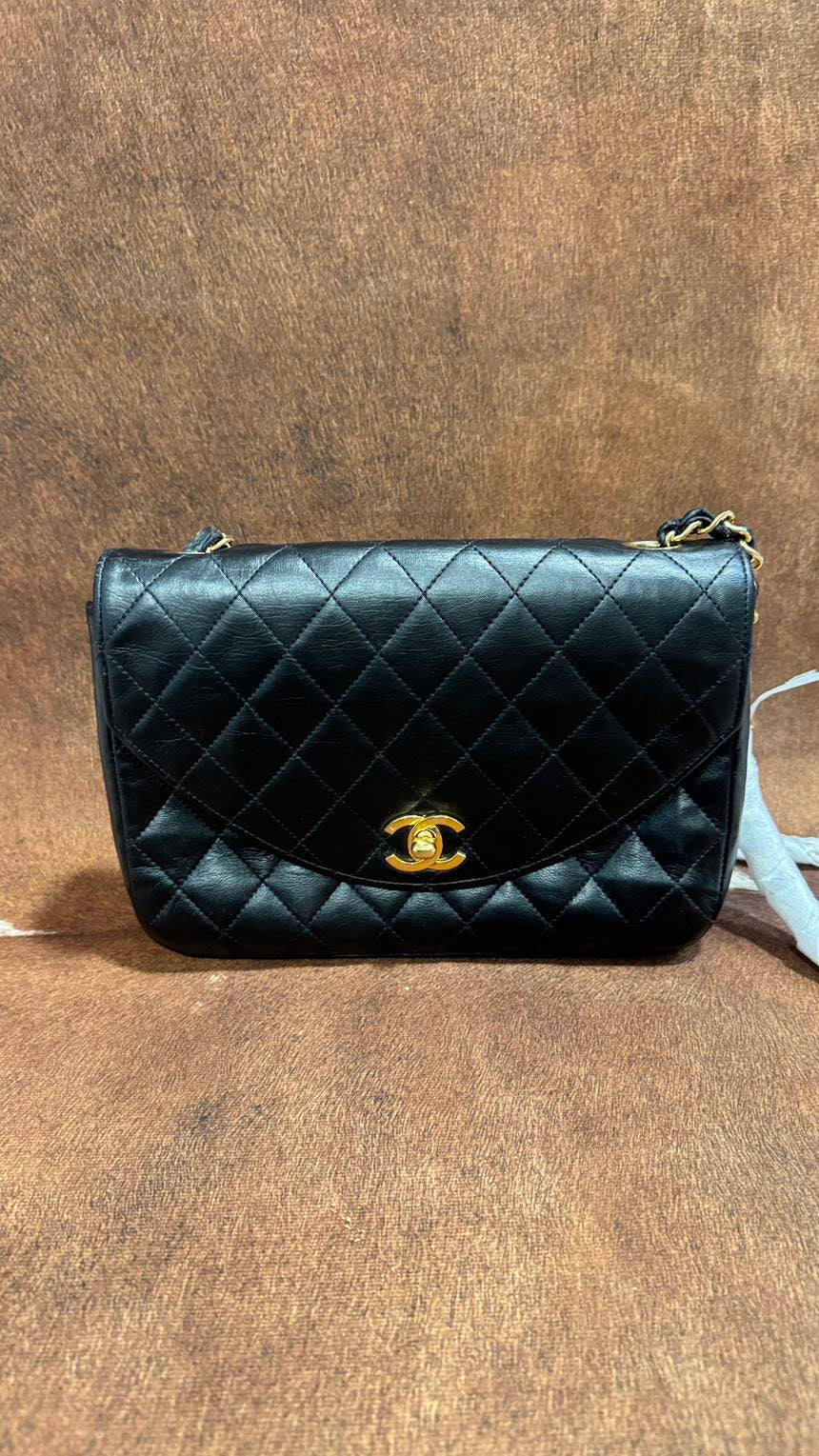 Chanel   Black Flap Bag - Leather Shoulder Bag