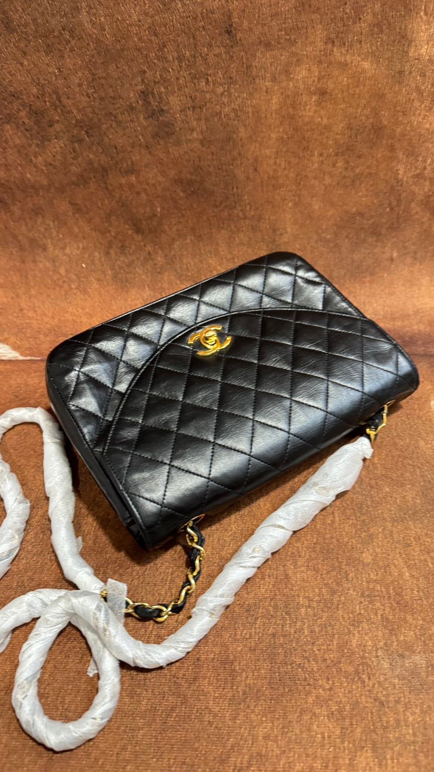 Chanel   Black Flap Bag - Leather Shoulder Bag
