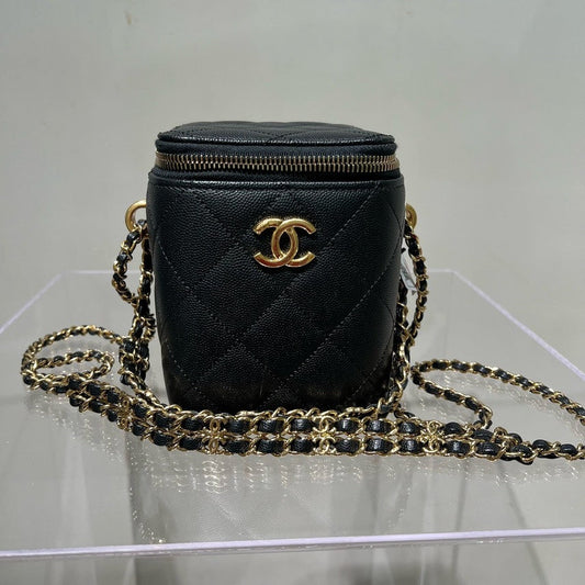 Chanel k Vanity Case in Black Leather with Gold Hardware - Crossbody Bag