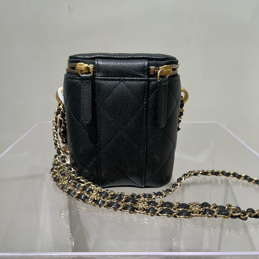 Chanel k Vanity Case in Black Leather with Gold Hardware - Crossbody Bag