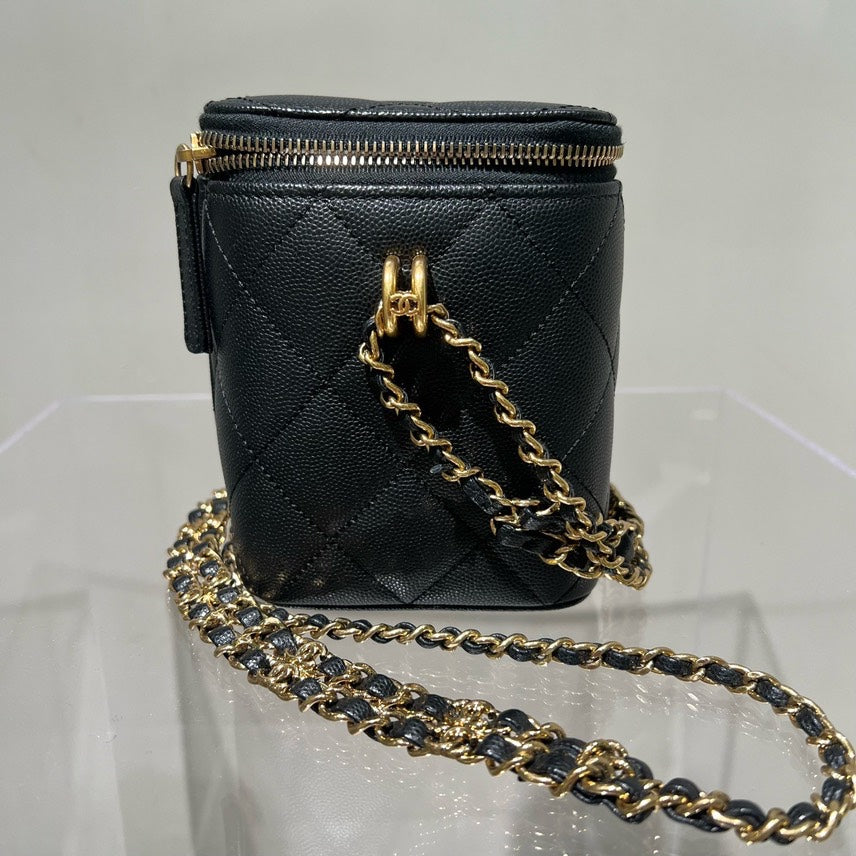 Chanel k Vanity Case in Black Leather with Gold Hardware - Crossbody Bag