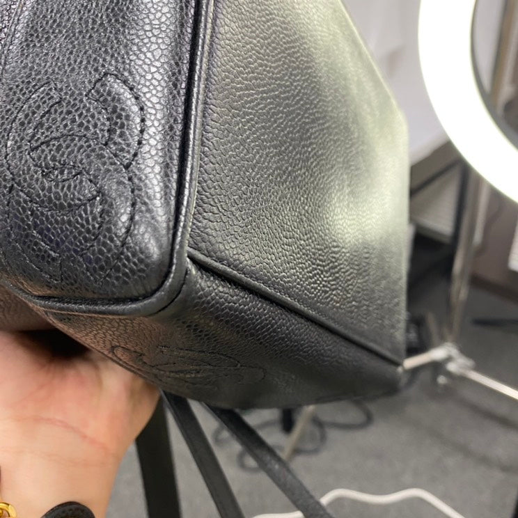   Chanel bucket bag E