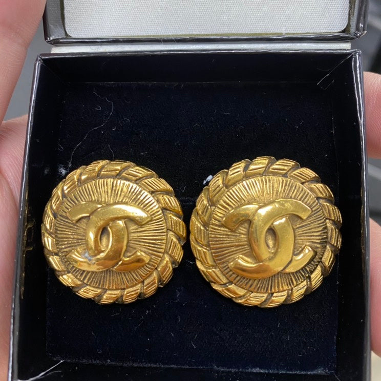   Chanel earrings E