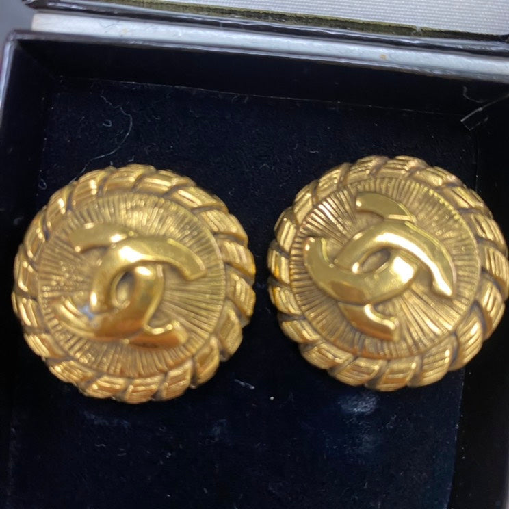   Chanel earrings E
