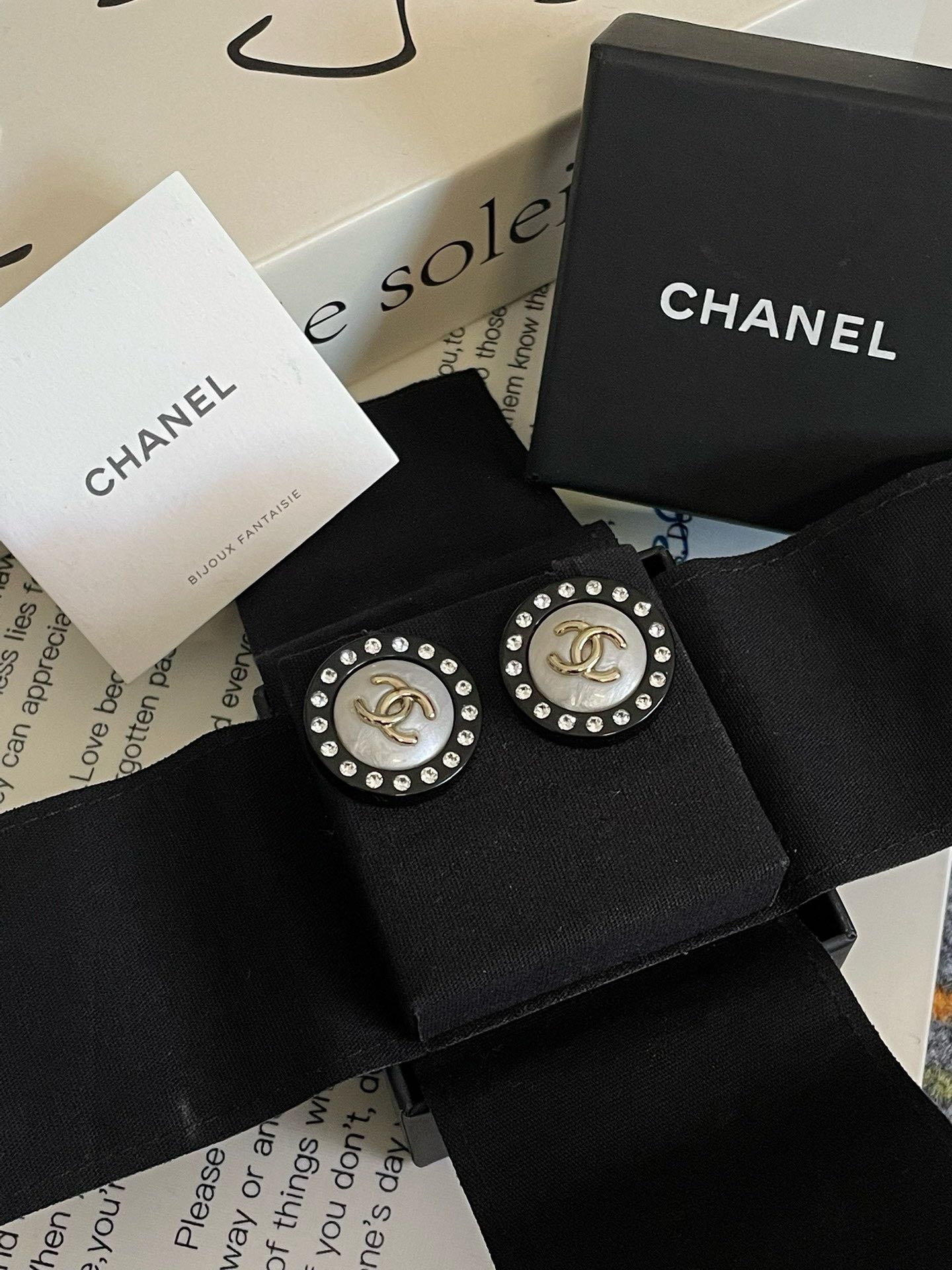 Preloved?? Chanel CC Pearl earrings #