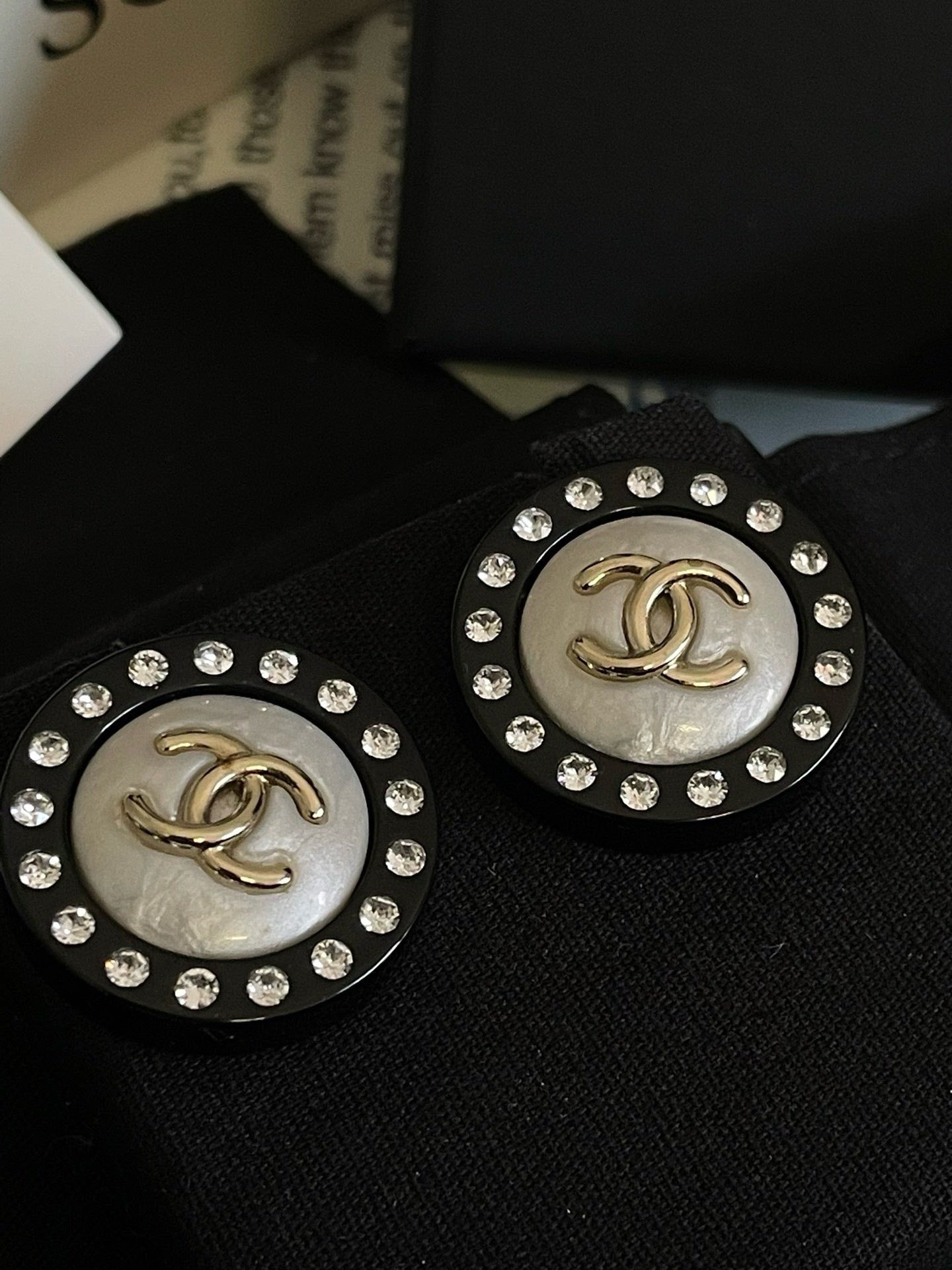 Preloved?? Chanel CC Pearl earrings #
