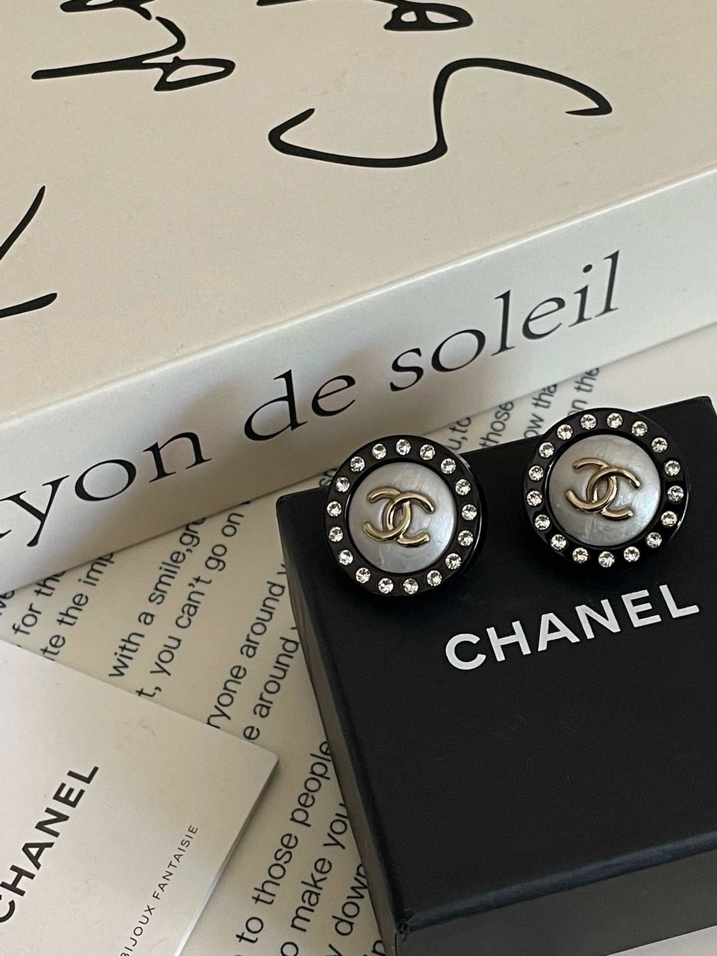 Preloved?? Chanel CC Pearl earrings #