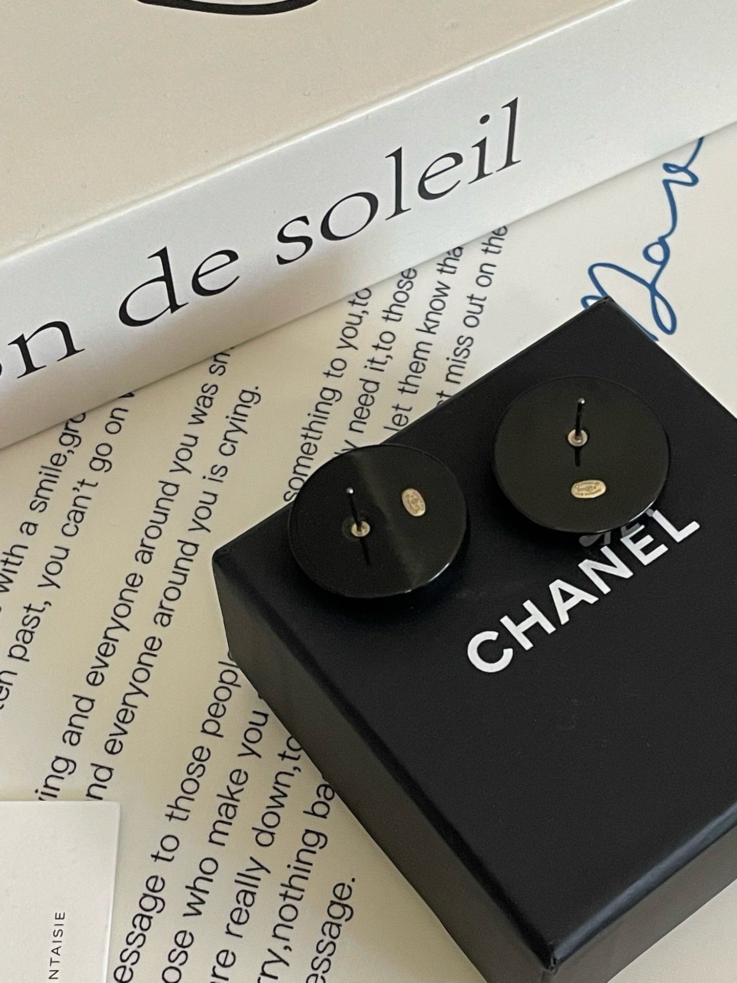 Preloved?? Chanel CC Pearl earrings #