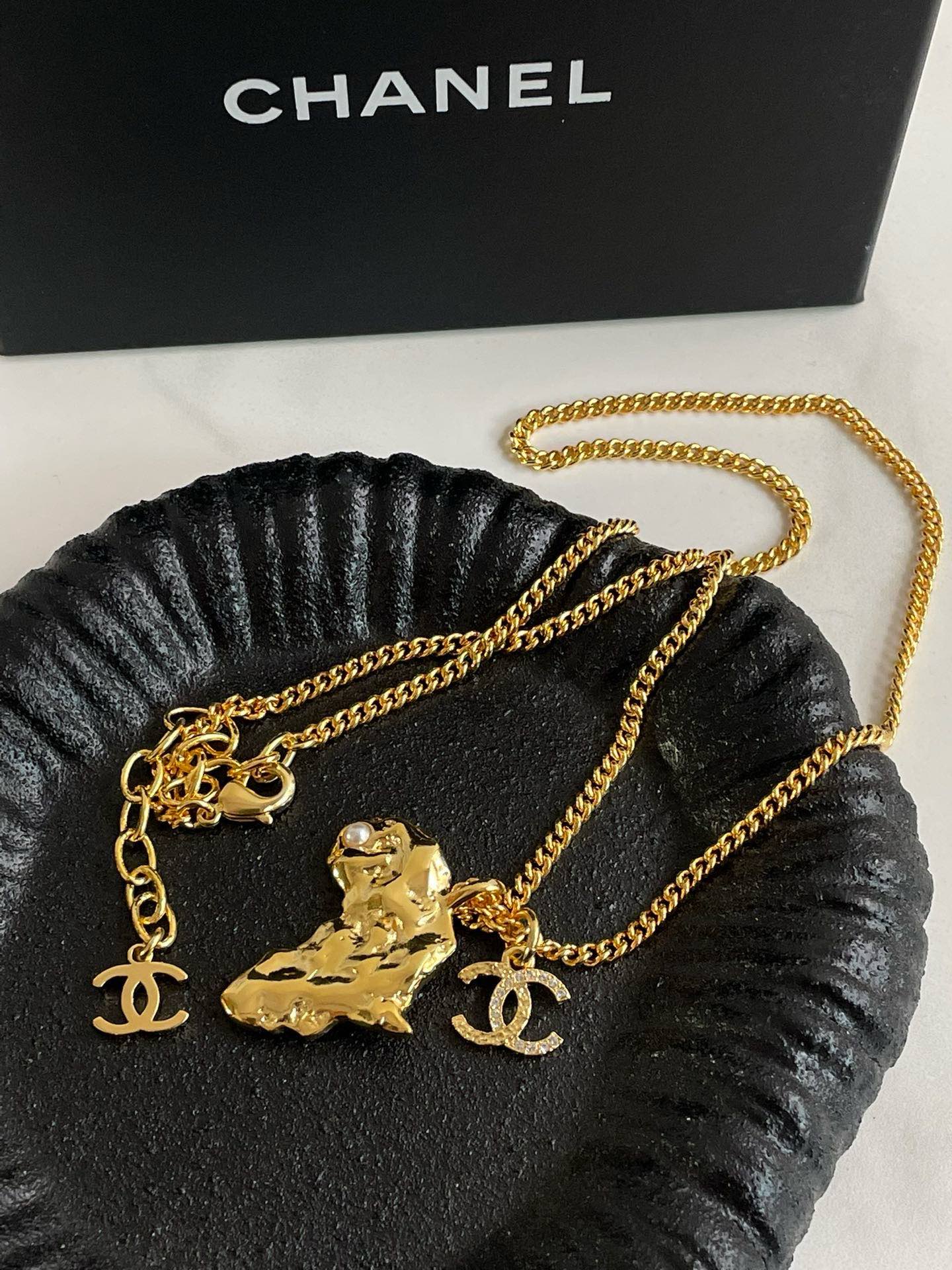 Un?? Chanel A Africa Continent Necklace #