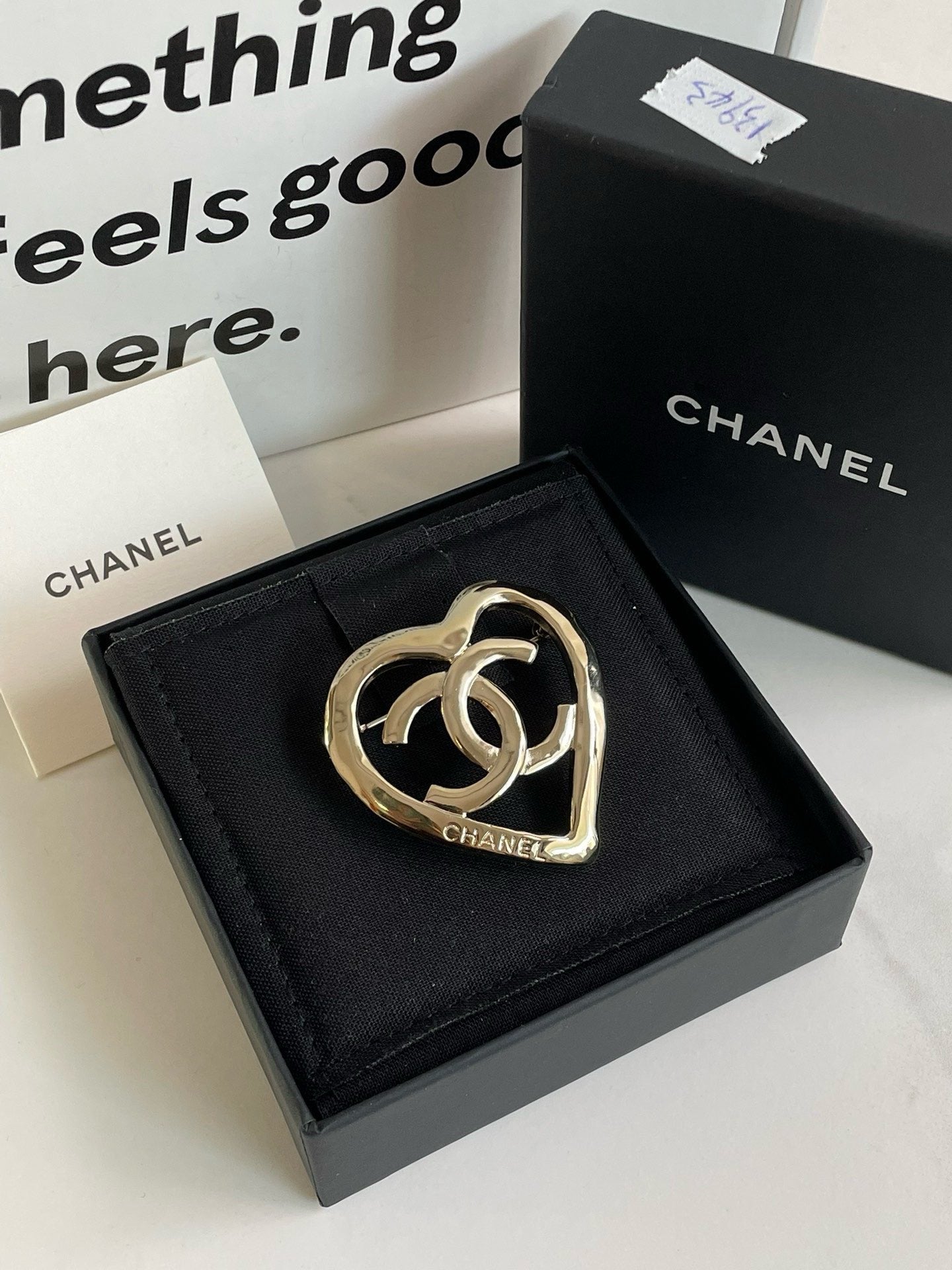 Un?? Chanel P Hollow Heart CC Brooch #