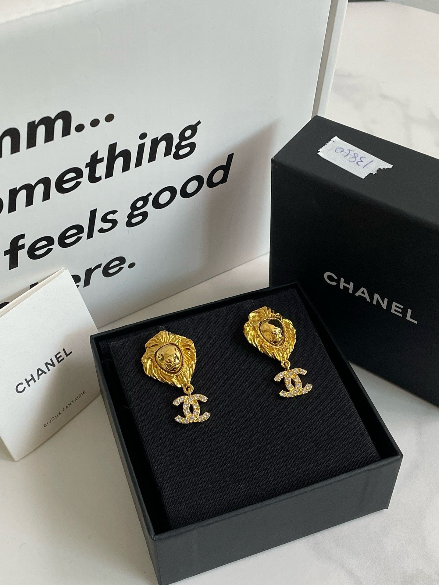 Un?? Chanel P Lion Head CC Earrings #
