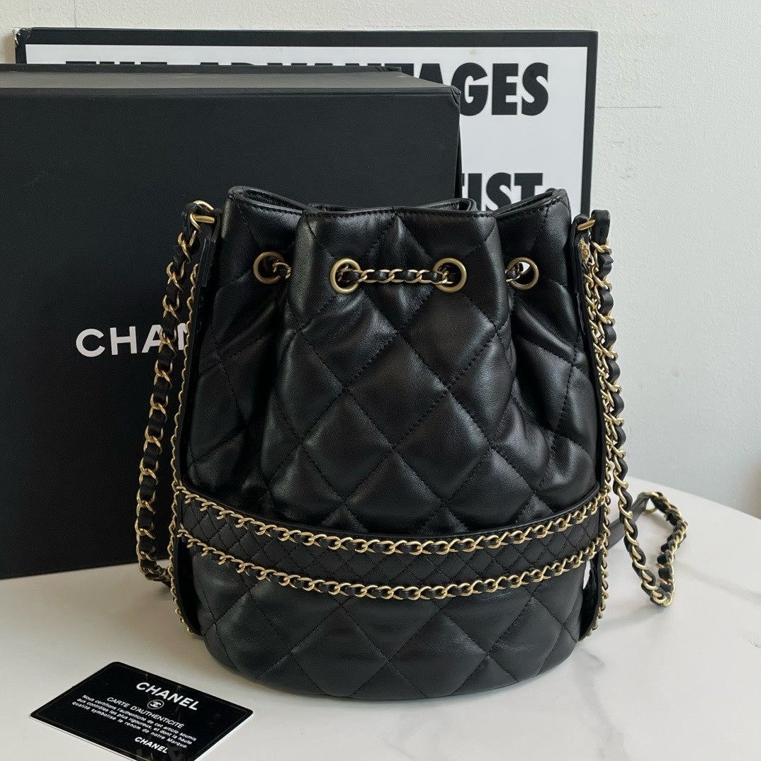Un?? Chanel K Bucket Bag () #