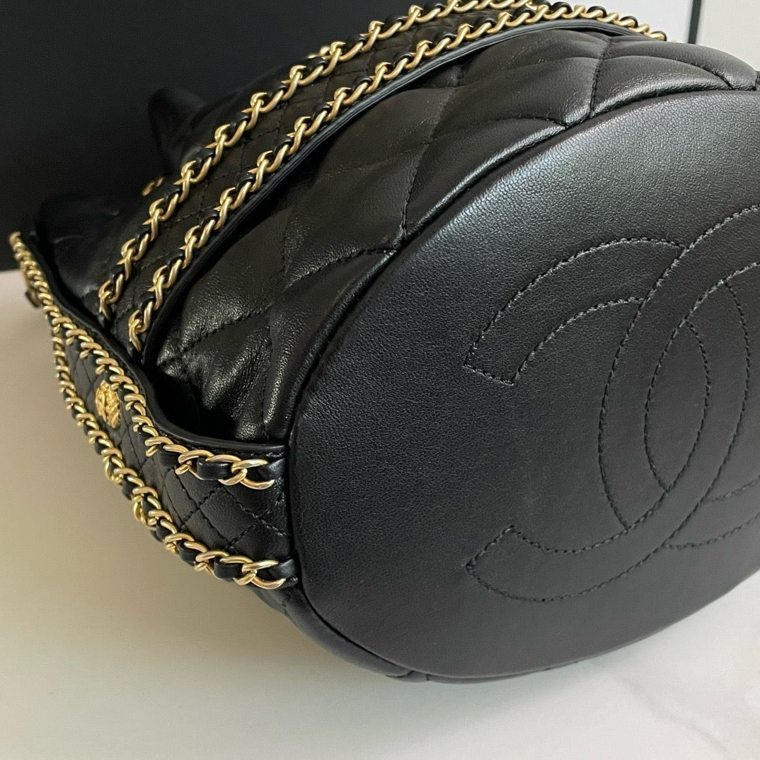 Un?? Chanel K Bucket Bag () #