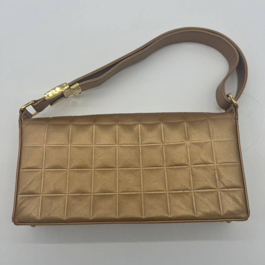   Chanel shoulder bag A