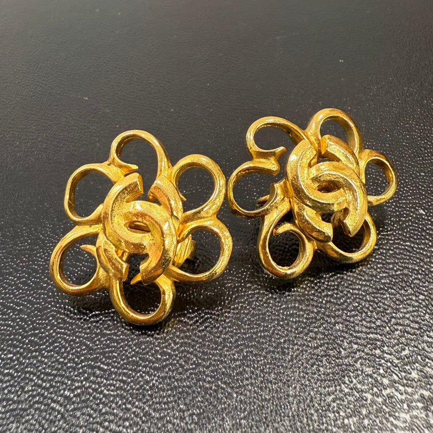   Chanel Coco Flower Clip-on Earrings P FM