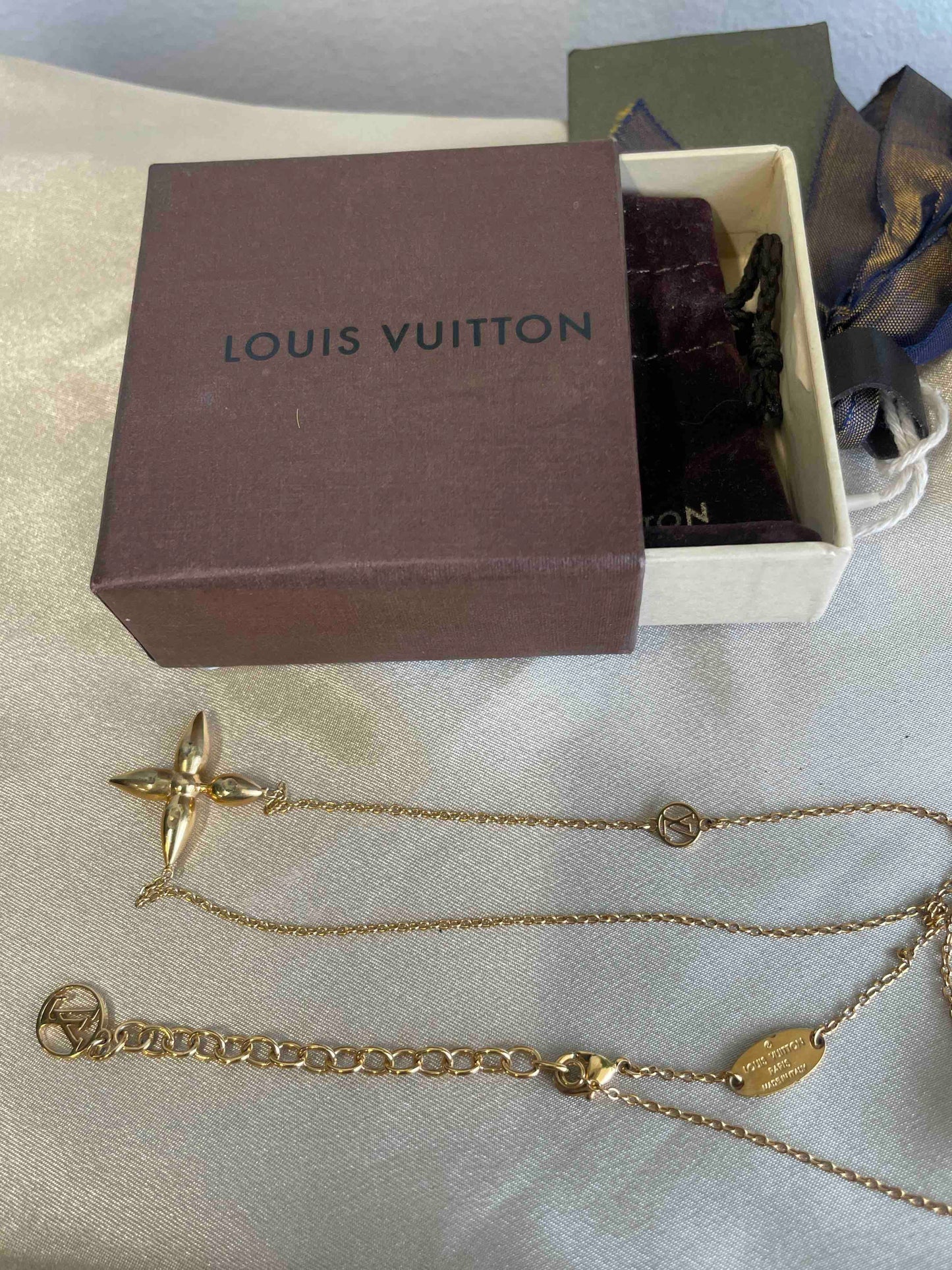 Louis Vuitton Blossom Necklace Gold Pendant