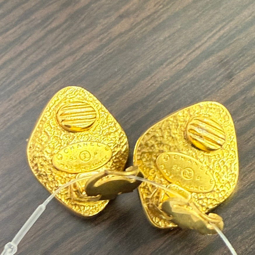   Chanel Coco Pearl Clip-on Earrings P LB
