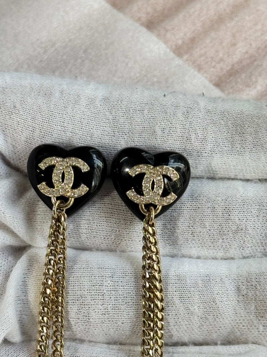 CHANEL Heart Pearl Earrings Black Gold way
