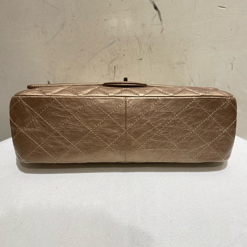 Chanel . Gold Wrinkle Leather GM Shoulder Bag