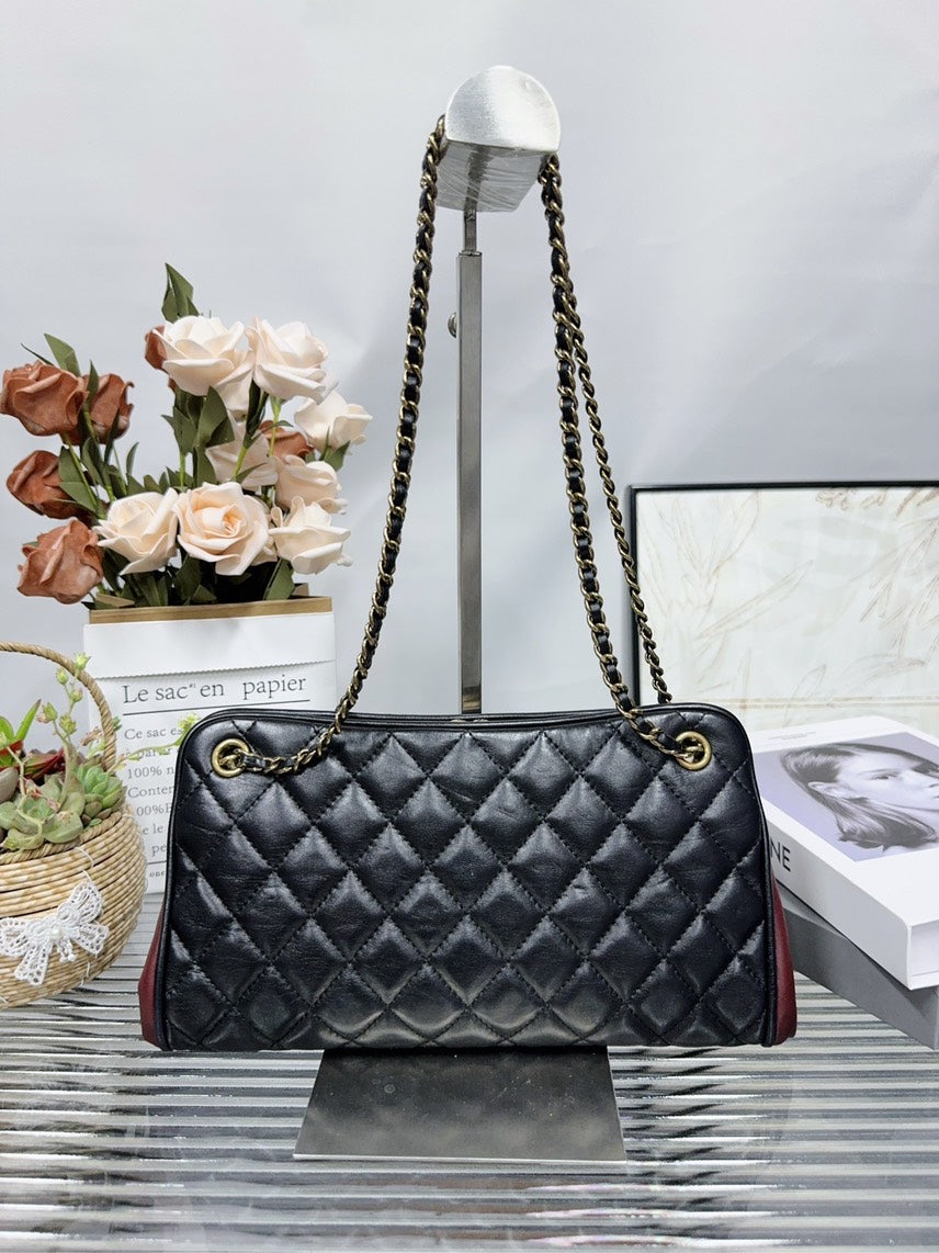 Preloved Chanel Quilted Shoulder Bag Black Leather