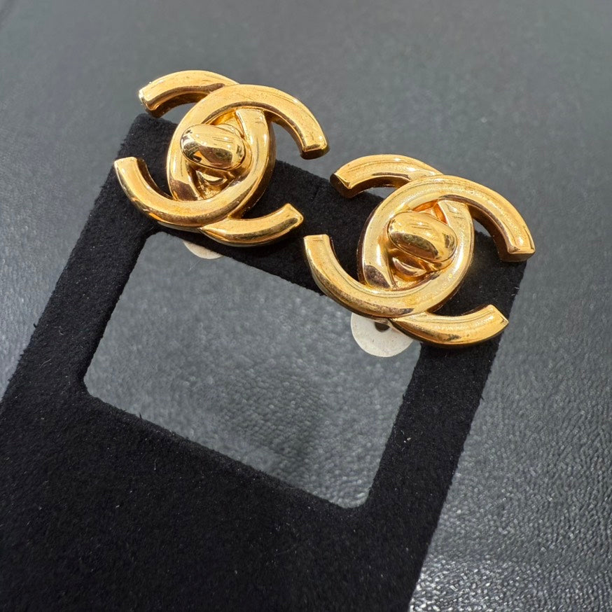   Chanel Coco Turn-lock Clip-on Earrings P GT