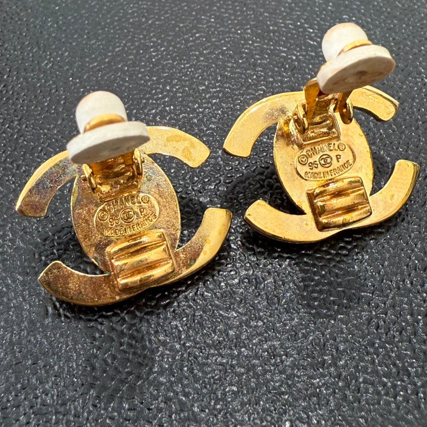   Chanel Coco Turn-lock Clip-on Earrings P GT