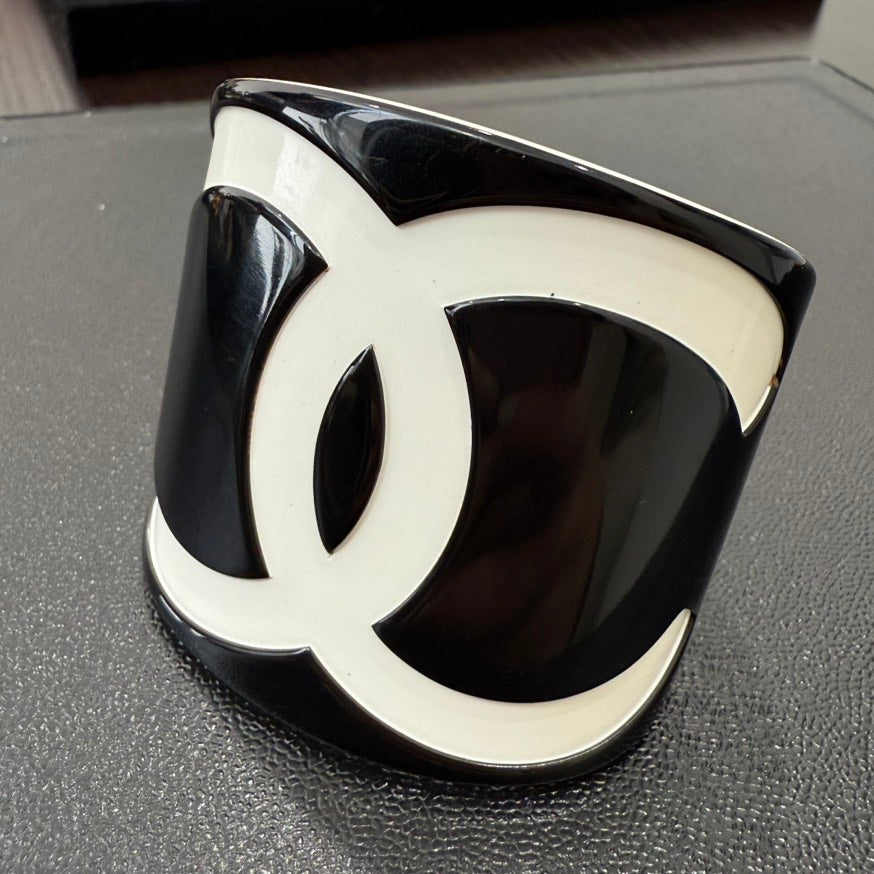   Chanel Coco Bangle P