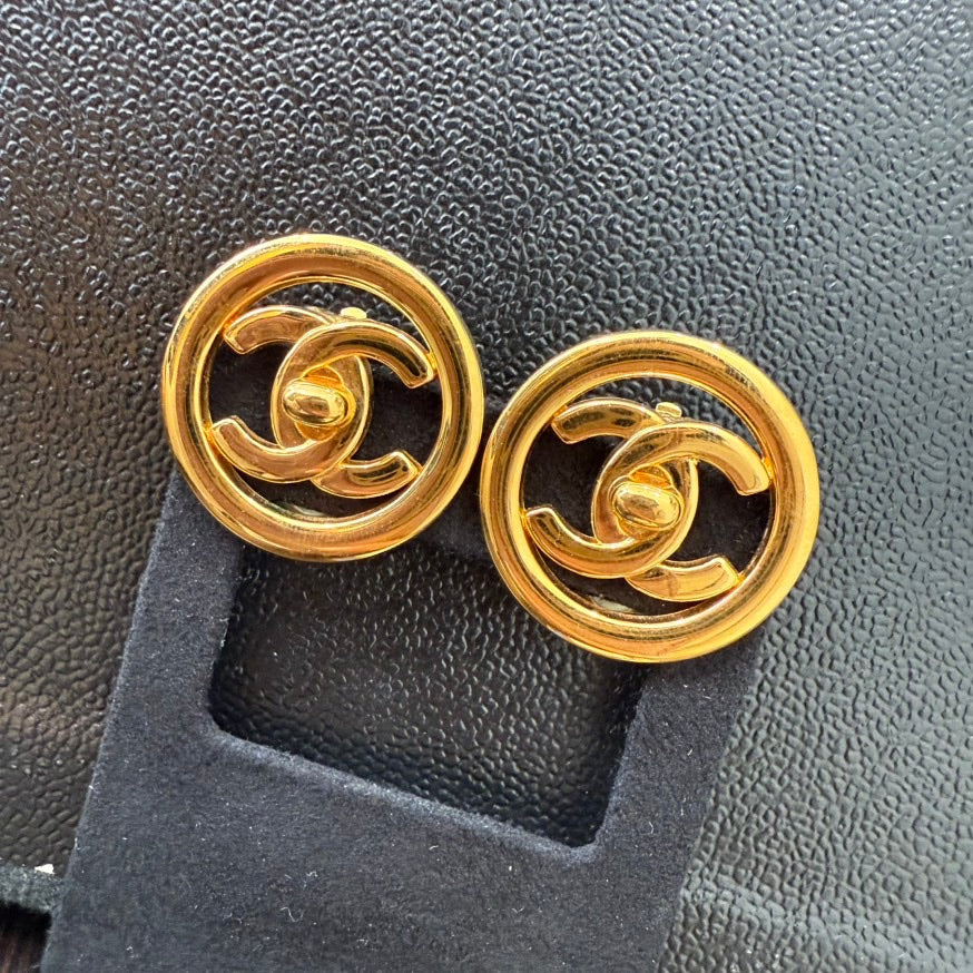   Chanel Coco Turn-lock Clip-on Earrings P GT