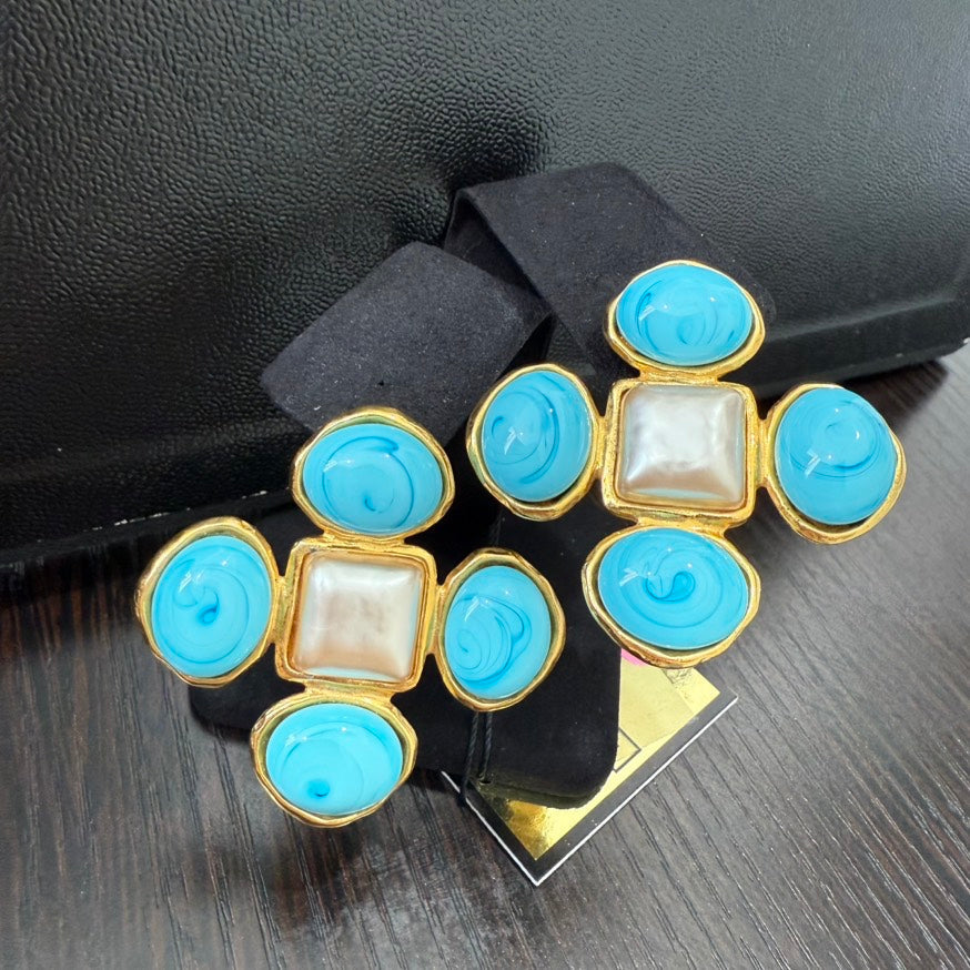   Chanel Pearl Turquoise Clip-on Earrings P GT