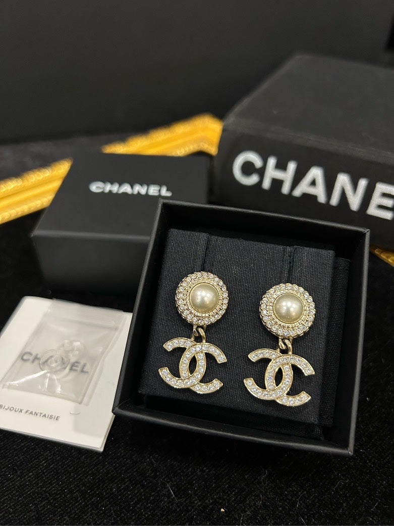 Chanel CC Diamond Pearl Earrings Gold Statement .cm×cm