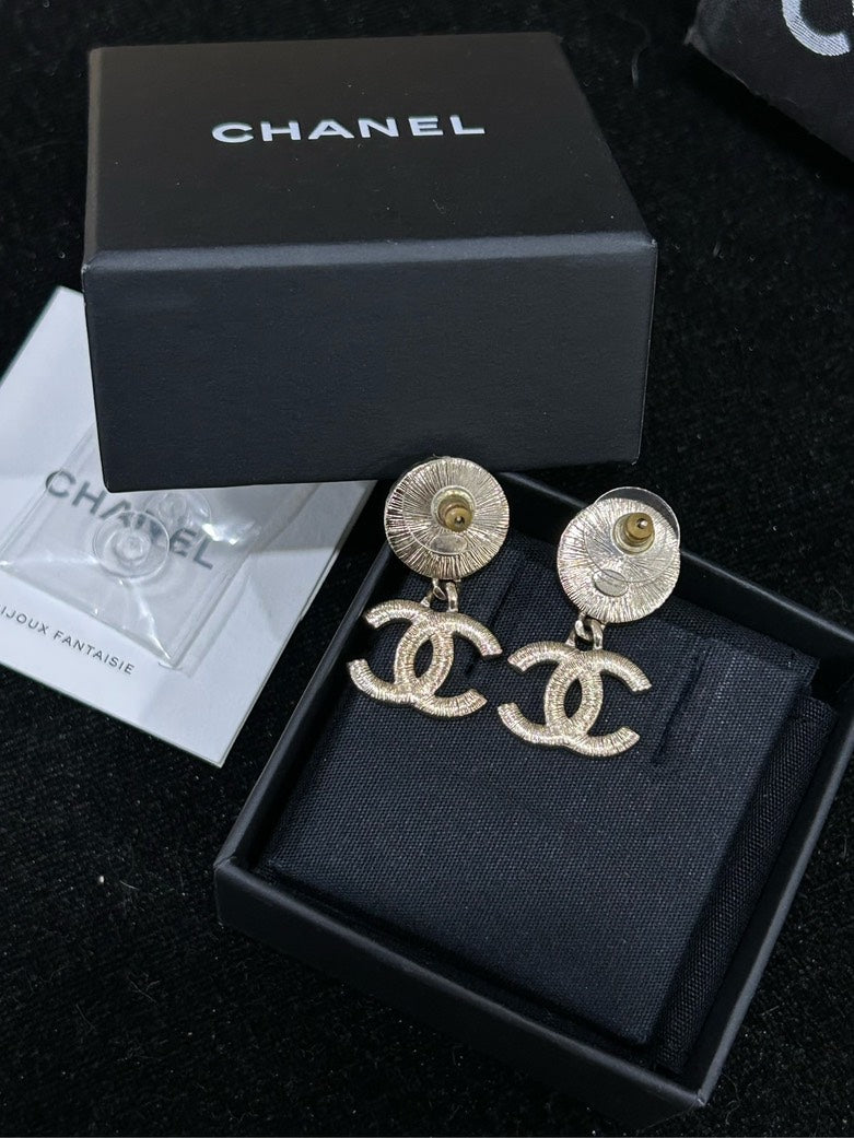 Chanel CC Diamond Pearl Earrings Gold Statement .cm×cm