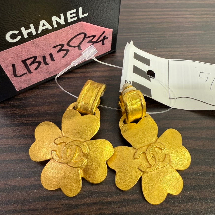   Chanel Clip-on Earrings P LV