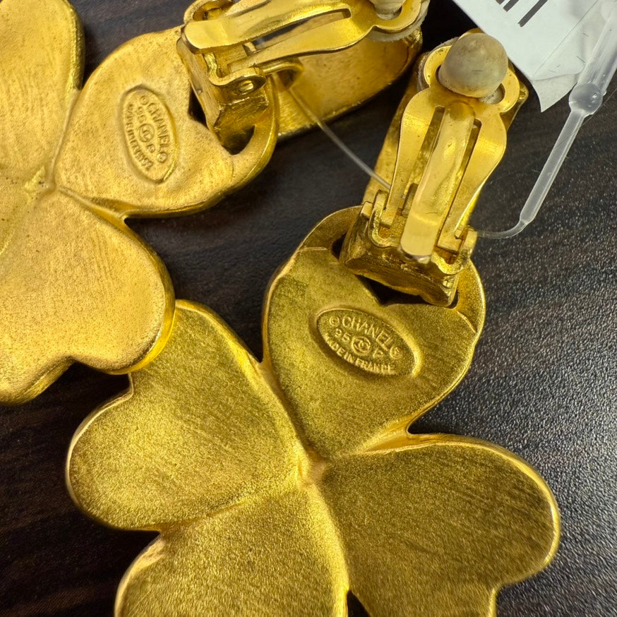   Chanel Clip-on Earrings P LV