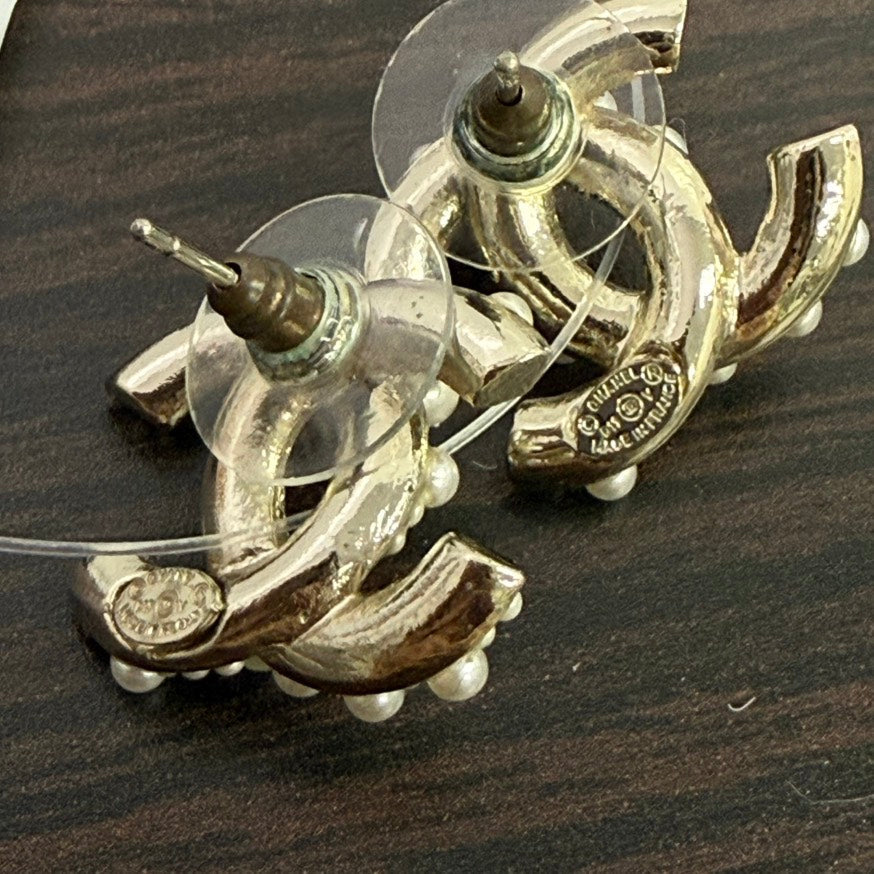 Chanel Coco Pearl Post Earrings DV LB Gold